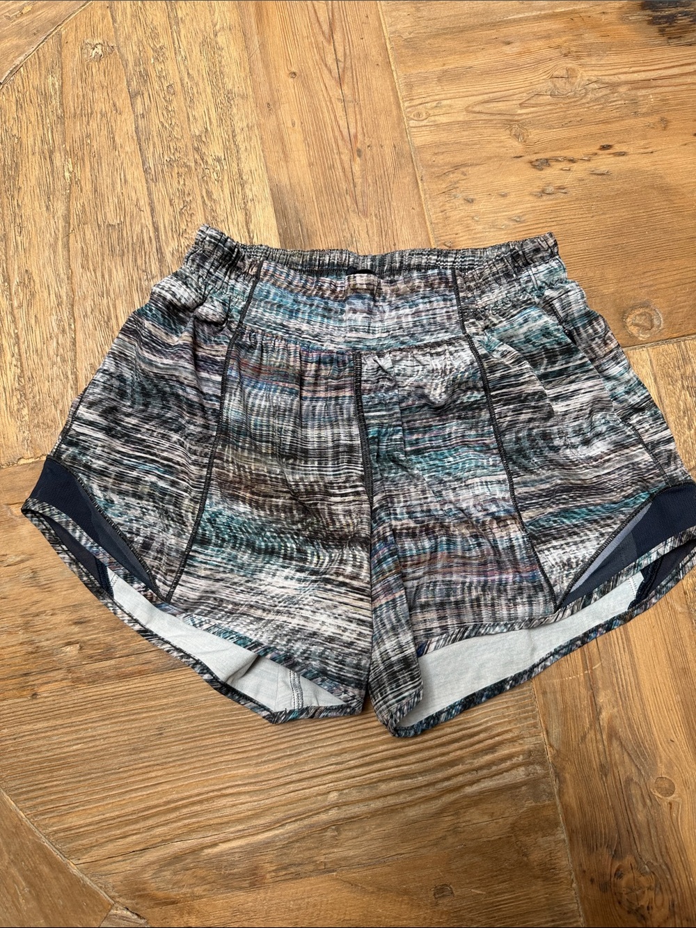 Lululemon 4’ hottie hot shorts